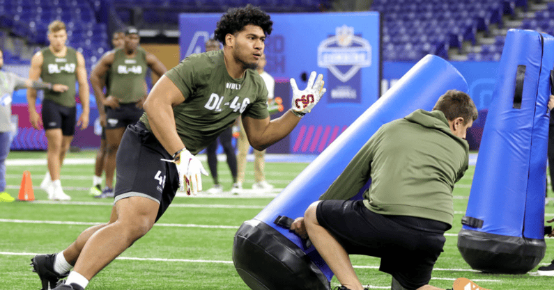 First Look: Tuli Tuipulotu Takes the Field With the Los Angeles