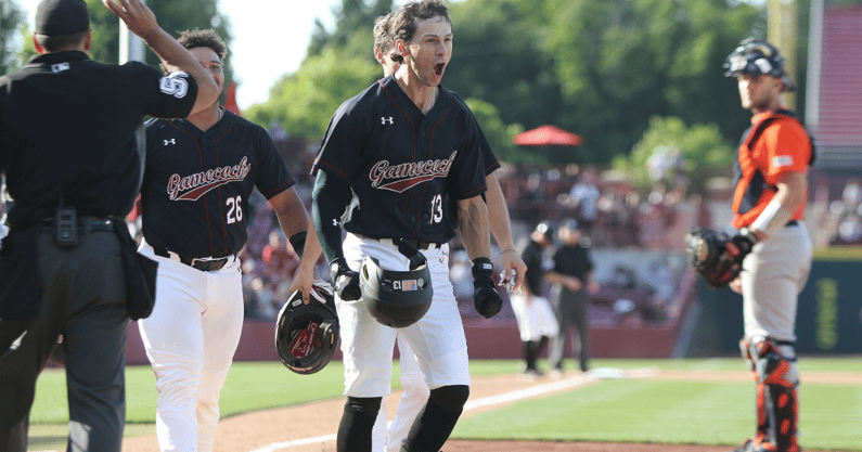 south-carolina-offense-comes-to-life-after-kingston-ejection-to-pick-up-win-in-finale