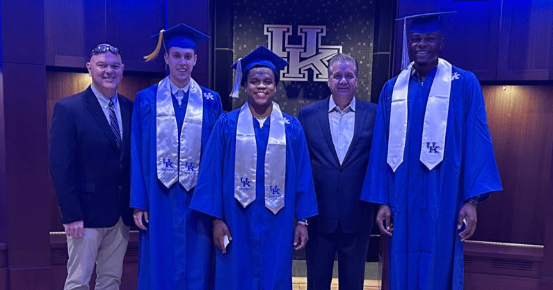oscar-tshiebwe-kentucky-graduation-day-sahvir-wheeler-cj-fredrick-jacob-toppin