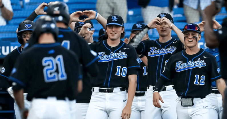 Look: Tennessee Vols Baseball Donning New Uniforms in Lexington