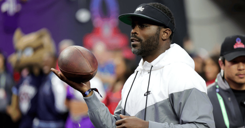 Michael Vick hosts high school camp in partnership with Triumph NIL - On3