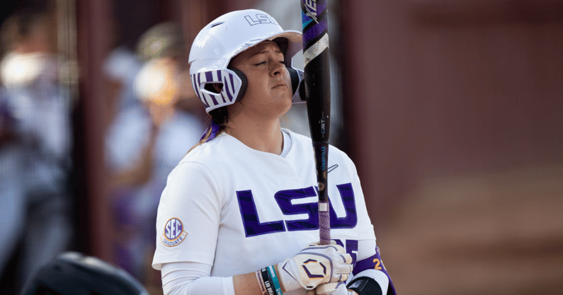 lsu-georgia-clark-ejected-after-exchange-with-umpire