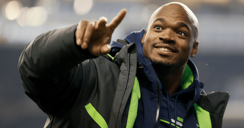 adrian-peterson-hasnt-officially-hung-it-up-isnt-closing-door-nfl-return-minnesota-vikings-oklahoma-