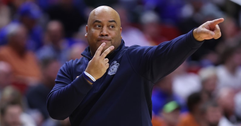 micah-shrewsberry-aiming-to-prove-everyone-wrong-in-year-1-at-notre-dame