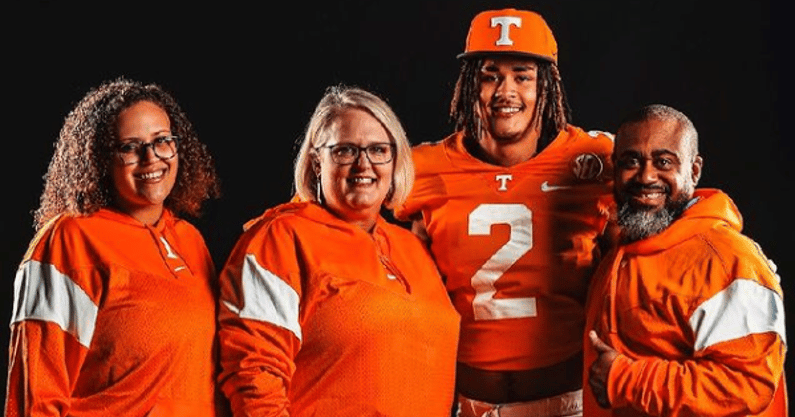 Tennessee lands commitment from 2024 three-star Virginia RB Peyton Lewis -  VolReport