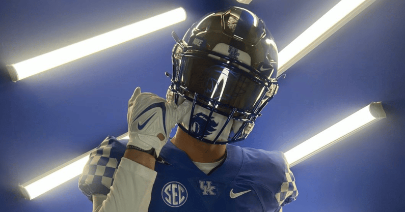 kentucky-standing-out-25-edge-austin-alexander-following-offer