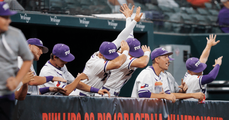 tcus-tre-richardson-drills-clutch-grand-slam-to-jump-on-arkansas-early-in-regional-showdown