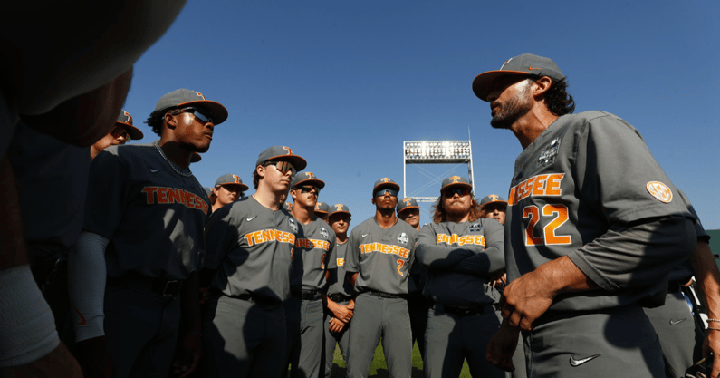 Tennessee baseball falls to LSU 5-0, season ends in CWS