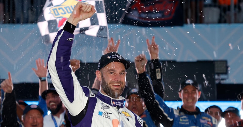 Shane van Gisbergen wins