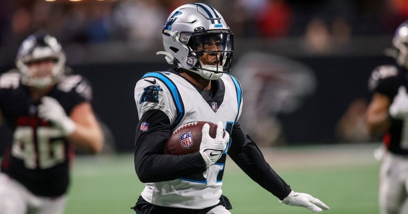 panthers-cb-cj-henderson-leaves-game-with-concussion-vs-colts-florida-gators