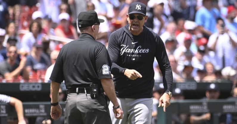 Aaron Boone ejected after mocking umpire in Yankees-White Sox game