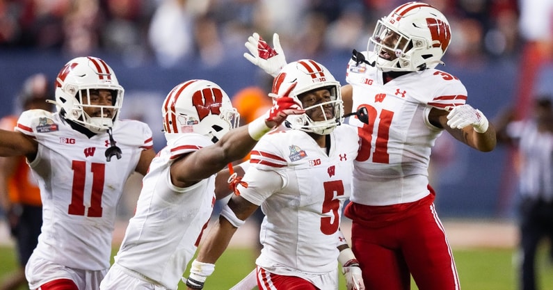 andy-staples-barstool-big-cat-weigh-in-wisconsin-badgers-football-2023-win-total