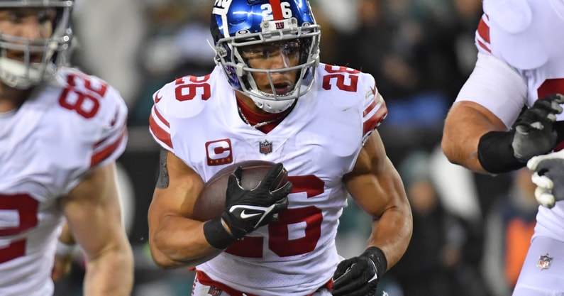 giants-running-back-saquon-barkley-exits-game-vs-cardinals-in-fourth-quarter-with-injury