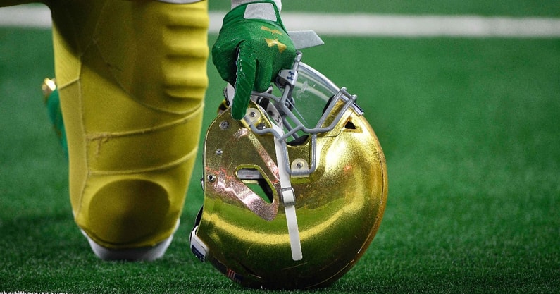 legendary-notre-dame-football-annoncer-tony-roberts-passes-away-age-94