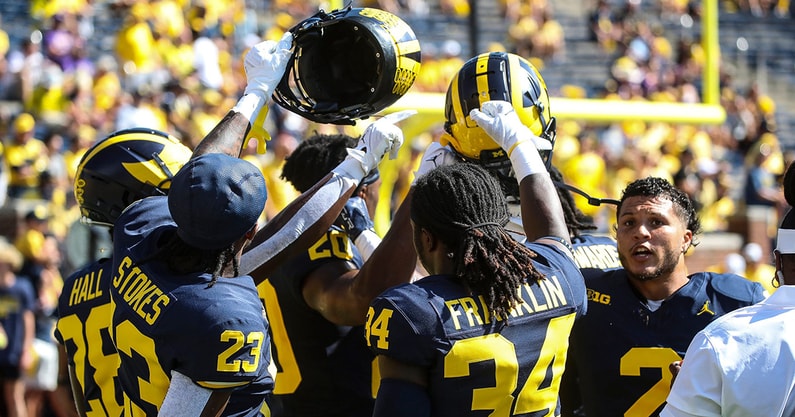 Michigan Wolverines football huddle
