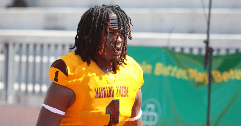 fast-rising-edge-zion-lawson-takes-in-georgia-for-first-time