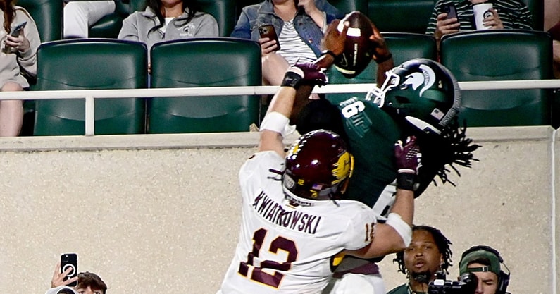 maliq-carr-makes-crazy-one-handed-catch-vs-richmond