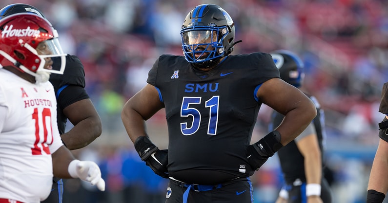 smu-ol-justin-osborne-leaves-oklahoma-game-with-injury