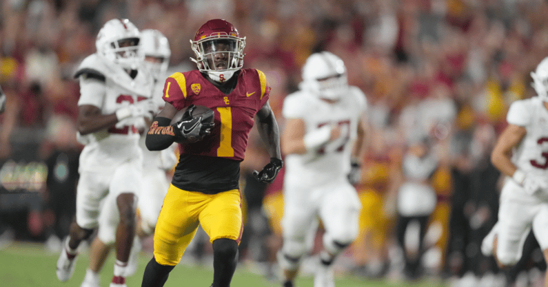 zachariah-branch-reveals-what-tyreek-hill-told-him-on-the-sidelines-in-week-2