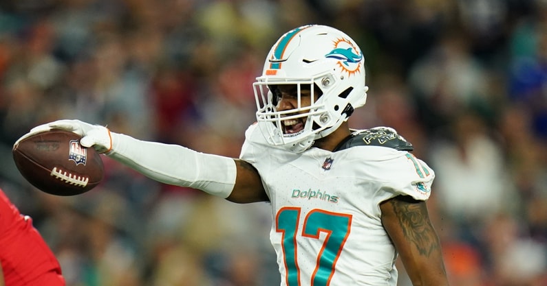 Dolphins' Jaylen Waddle still in concussion protocol Wednesday
