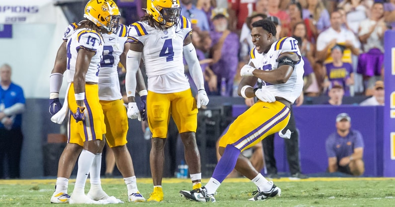 ole-miss-students-dashawn-womack-go-back-and-forth-ahead-of-matchup