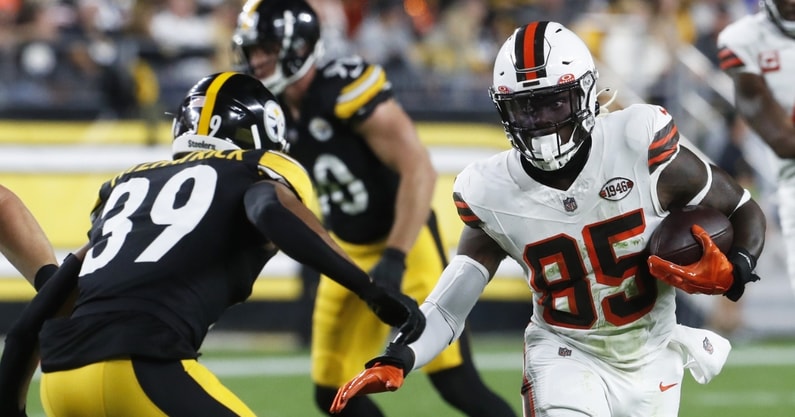 Cleveland Browns tight end David Njoku burned on face, arm in home