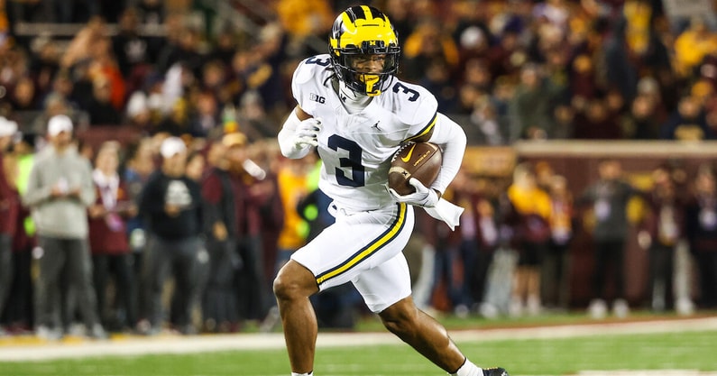 NCAA Football: Michigan at Minnesota