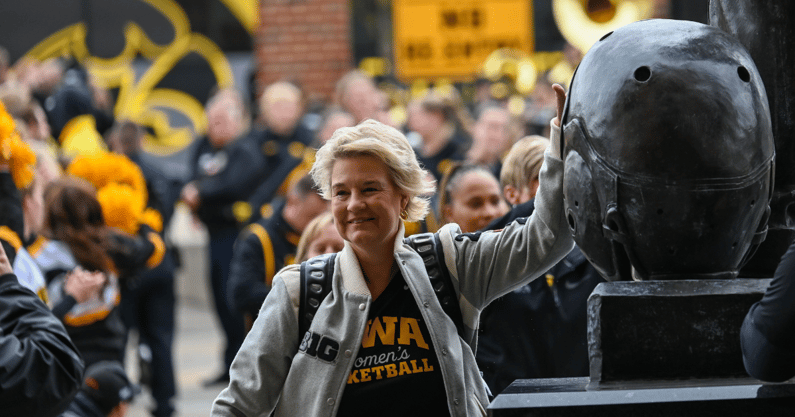photo-gallery-crossover-at-kinnick-hawk-walk-pregame