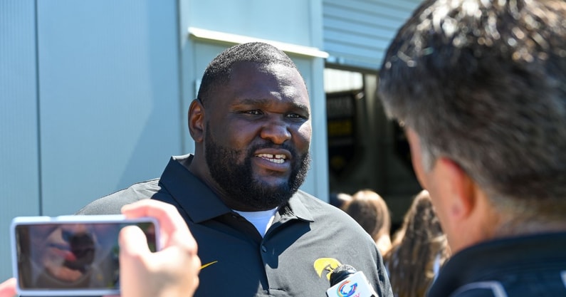 kelvin-bell-discusses-progress-iowa-defensive-line