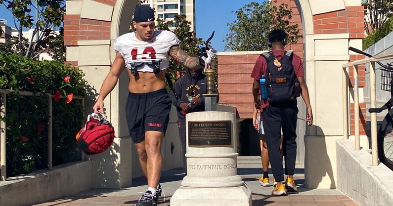 USC Linebacker Mason Cobb