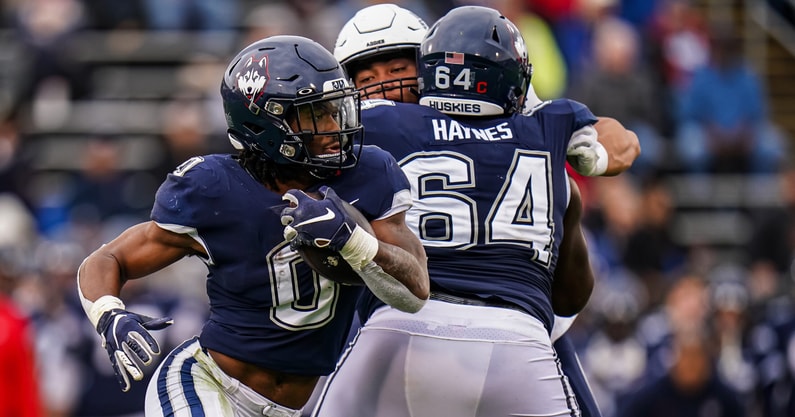 NCAA Football: Utah State at Connecticut