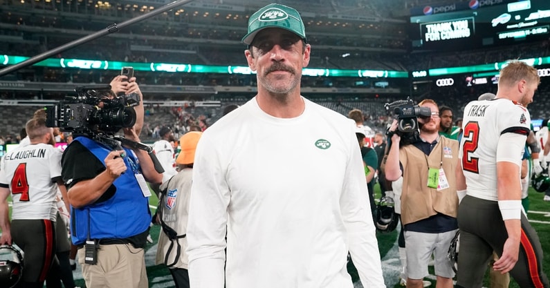 new-york-jets-quarterback-aaron-rodgers-reacts-green-bay-packers-fan-criticism