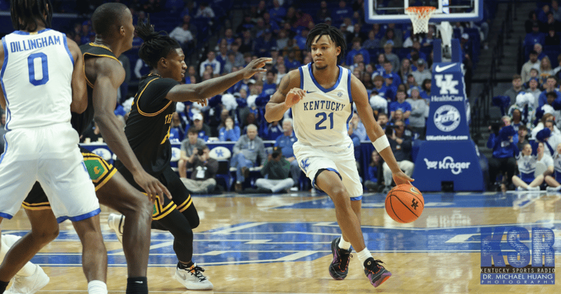 loaded-unselfish-young-talent-kentucky-embracing-random-style-basketball
