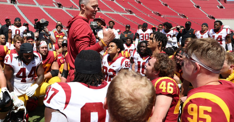 USC Trojans head coach Lincoln Riley talks to players at the conclusion of the Spring Game at Los Angeles Memorial Coliseum