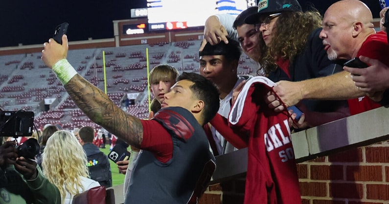 NCAA Football: West Virginia at Oklahoma
