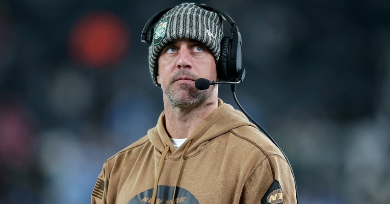 new-york-jets-quarterback-aaron-rodgers-asseses-teams-offensive-struggles-after-raiders-loss