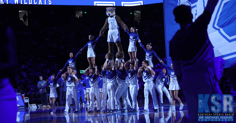 kentucky-st-joes-cheerleaders-rupp-arena