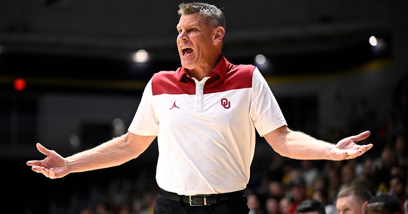 Oklahoma head coach Porter Moser