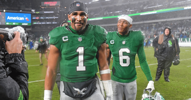 Former Alabama QB Jalen Hurts, WR DeVonta Smith