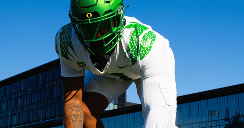 oregon-reveals-uniforms-ahead-of-pac-12-title-game-showdown-with-washington