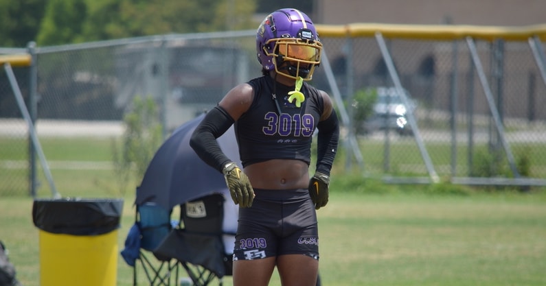 wallace-foster-puts-recruiting-hat-for-lsu-official-visit