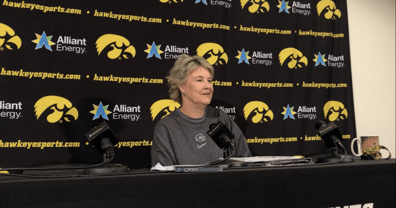 lisa-bluder-speaks-media-ahead-of-wednesdays-cy-hawk-game