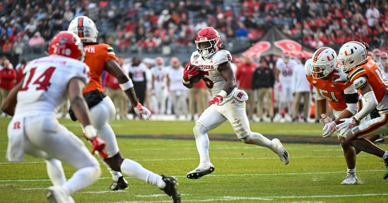 greg-schiano-breaks-down-rutgers-first-half-against-miami-in-pinstripe-bowl