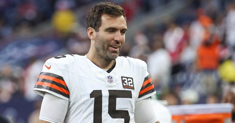 Joe Flacco reacts to Browns fans chanting his name during TNF vs Jets