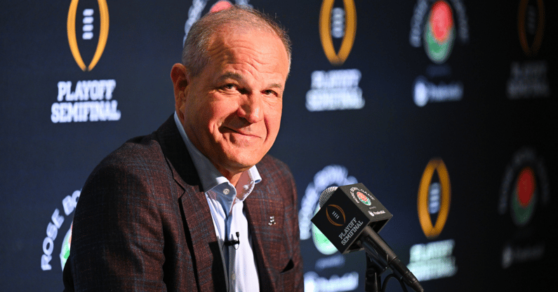 Alabama DC Kevin Steele