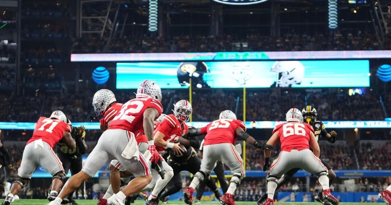 Ohio State offensive line by Adam Cairns/Columbus Dispatch / USA TODAY NETWORK