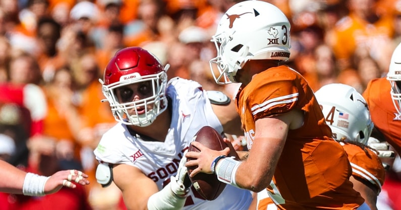 oklahoma-ethan-downs-flashes-horns-down-at-halftime-of-sugar-bowl