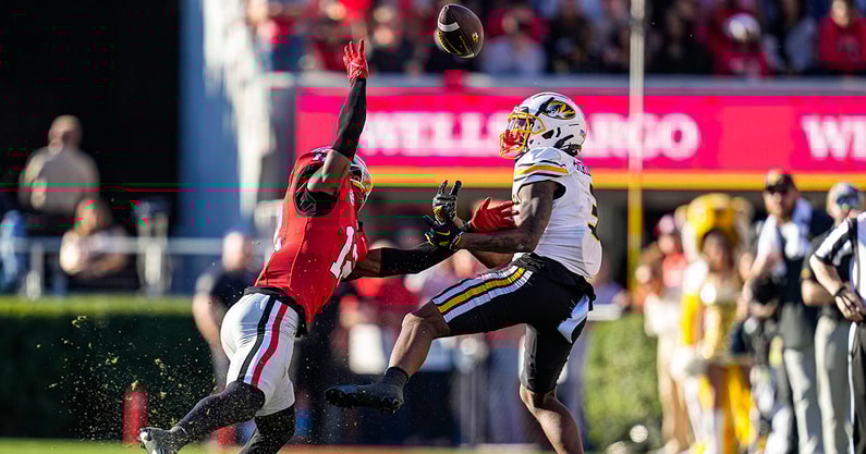 Georgia DB Julian Humphrey breaks up a pass vs. Missouri