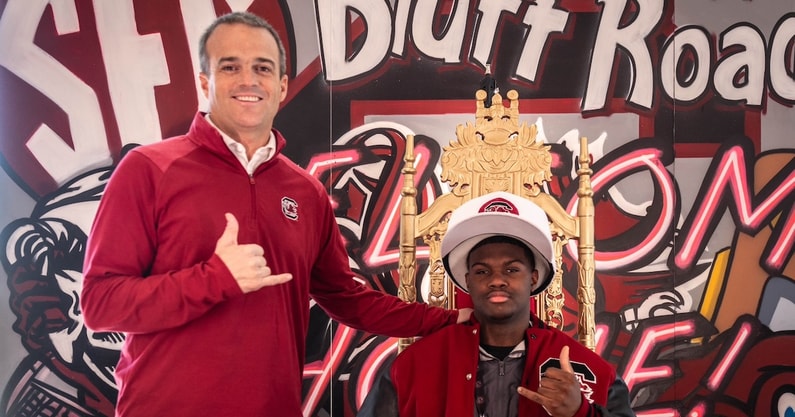 South Carolina football coach Shane Beamer and linebacker commitment AJ Holloway (Photo Credit: AJ Holloway | @10_holloway on Twitter/X)