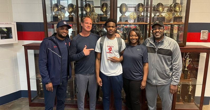 Ole Miss HC Lane Kiffin visits 2025 5-star WR Caleb Cunningham